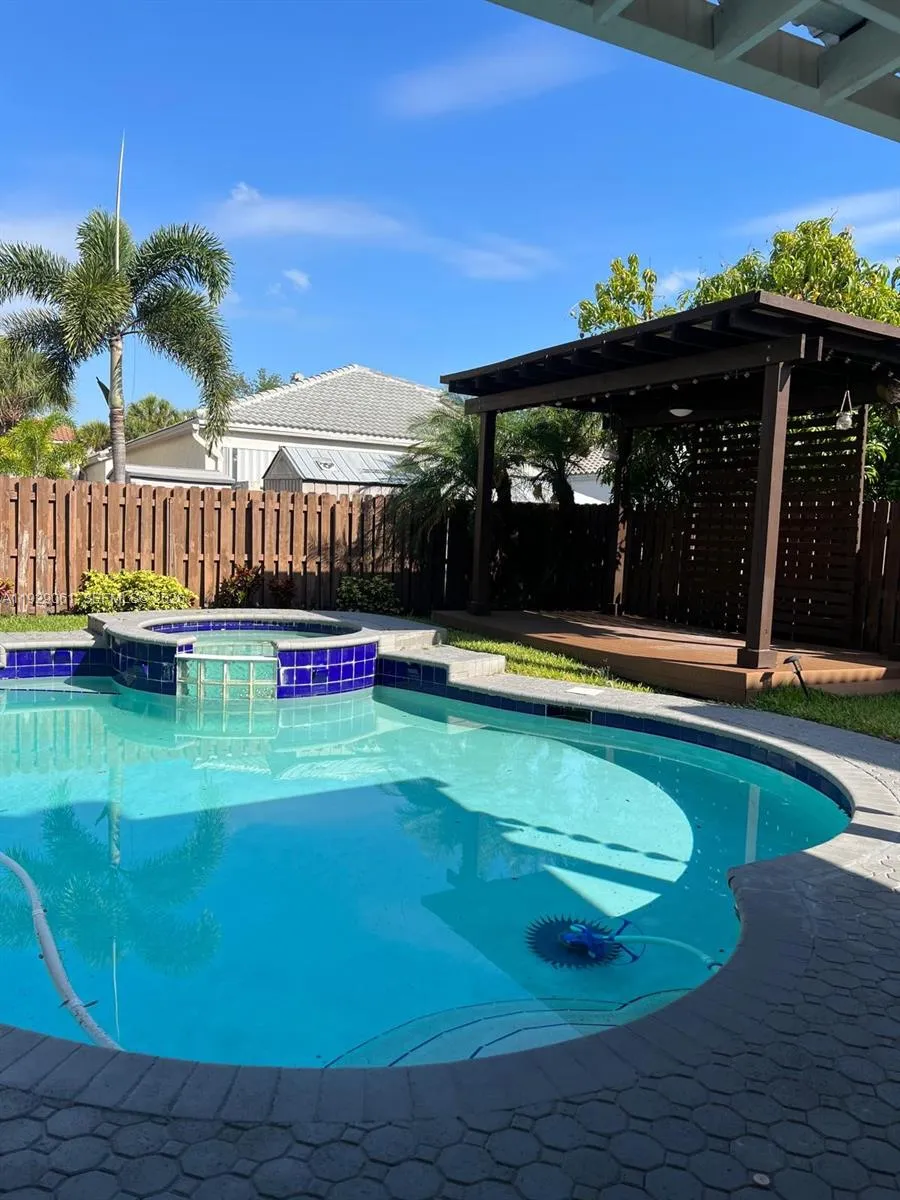 574 NW 159th Ave Pembroke Pines, FL 33028