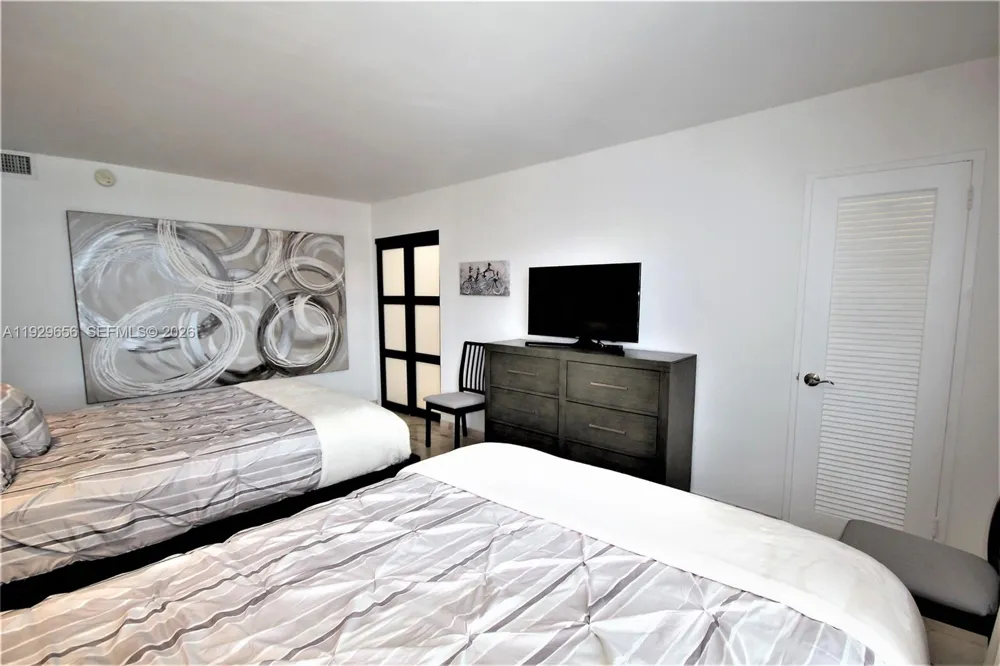 5161 Collins Ave #1610 Miami Beach, FL 33140