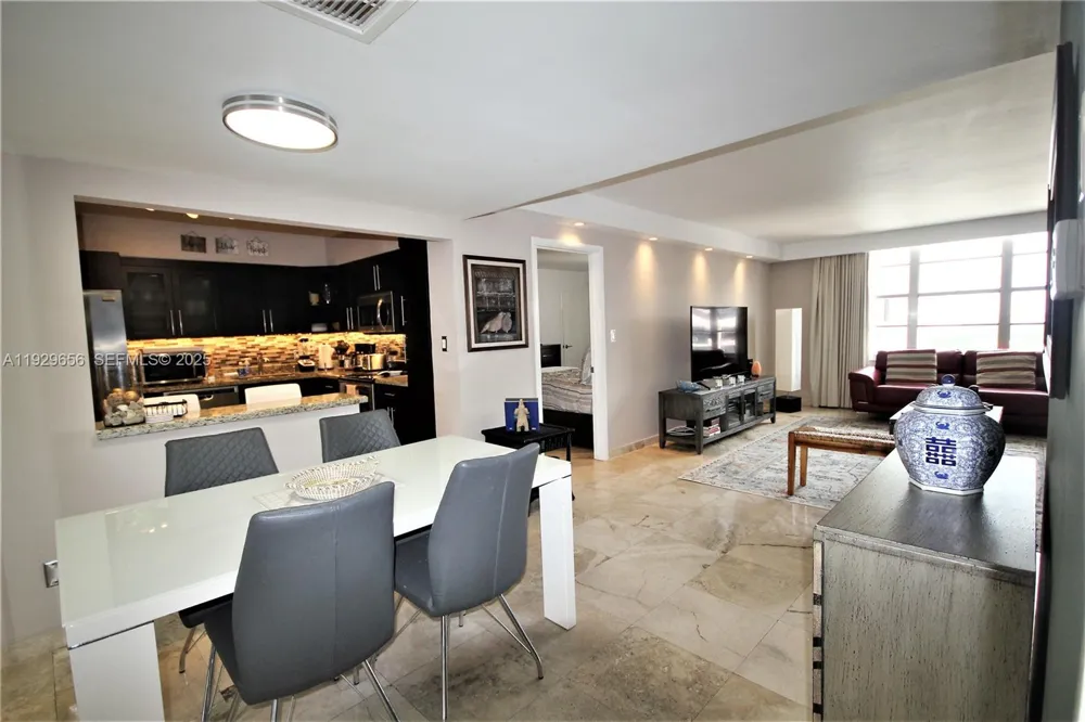 5161 Collins Ave #1610 Miami Beach, FL 33140