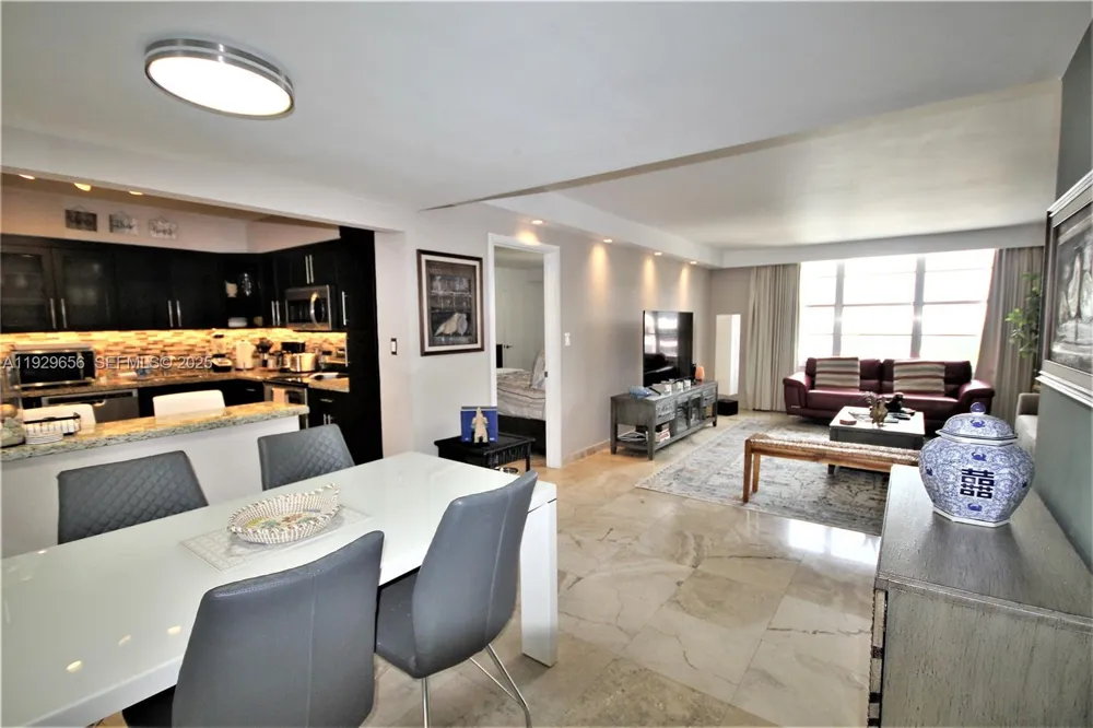 5161 Collins Ave #1610 Miami Beach, FL 33140