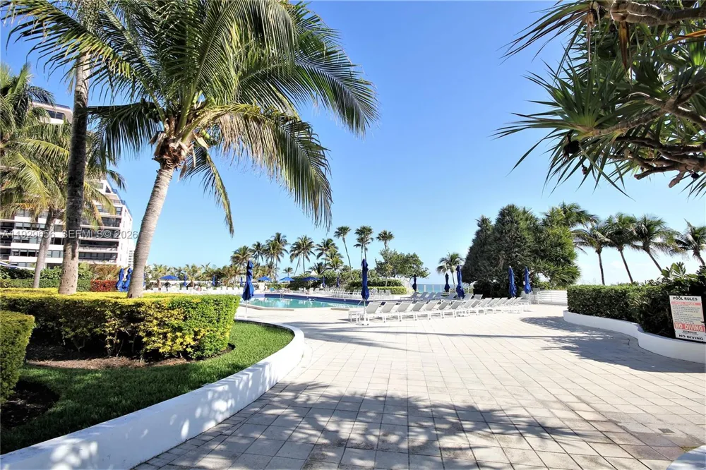 5161 Collins Ave #1610 Miami Beach, FL 33140