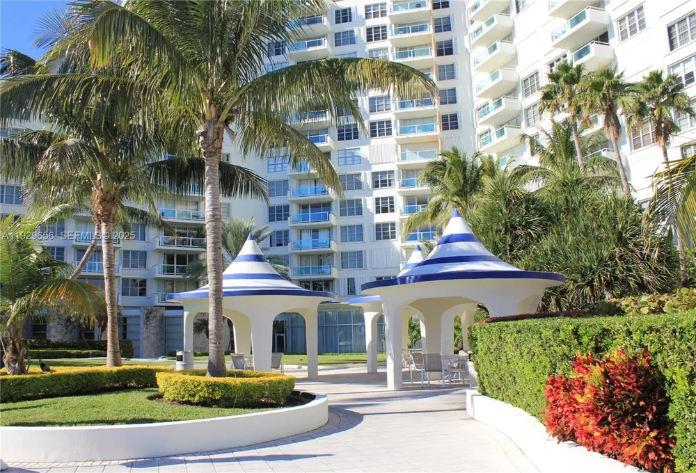 5161 Collins Ave #1610 Miami Beach, FL 33140
