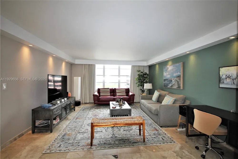 5161 Collins Ave #1610 Miami Beach, FL 33140