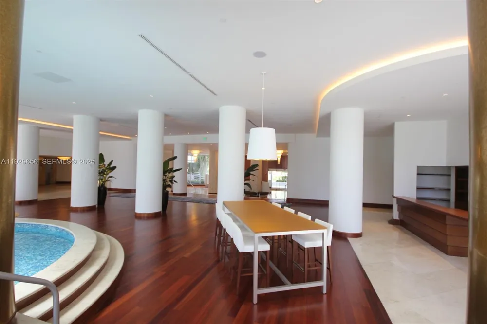 5161 Collins Ave #1610 Miami Beach, FL 33140