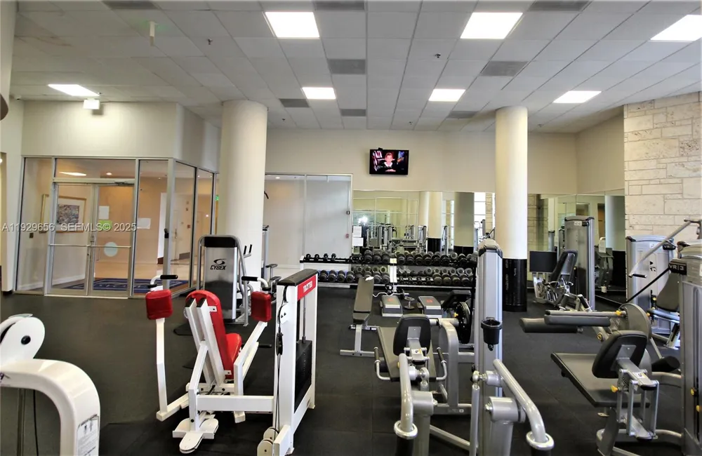 5161 Collins Ave #1610 Miami Beach, FL 33140