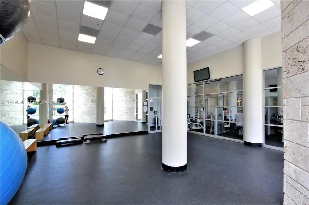 5161 Collins Ave #1610 Miami Beach, FL 33140
