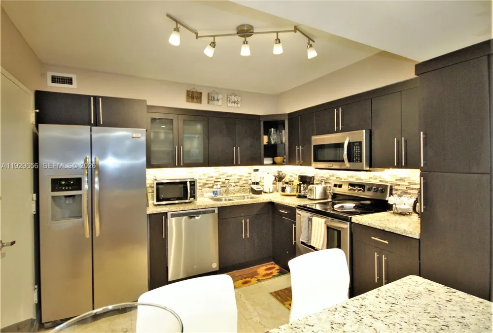 5161 Collins Ave #1610 Miami Beach, FL 33140