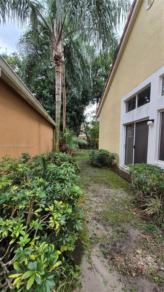10132 NW 4th St Plantation, FL 33324
