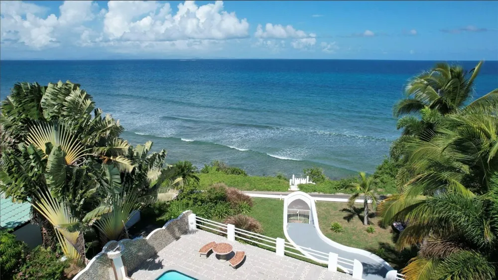 411 BRAVOS DE BOSTON Vieques, PR 00765