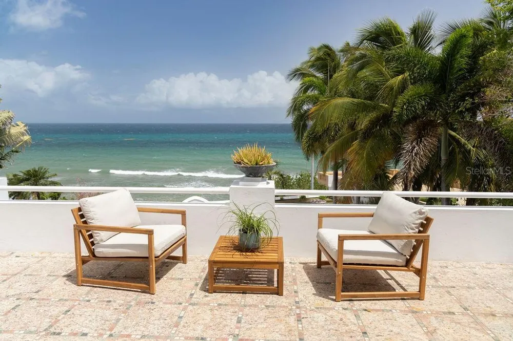 411 BRAVOS DE BOSTON Vieques, PR 00765