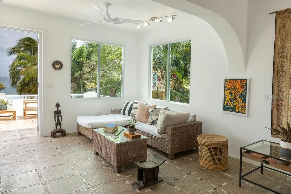 411 BRAVOS DE BOSTON Vieques, PR 00765