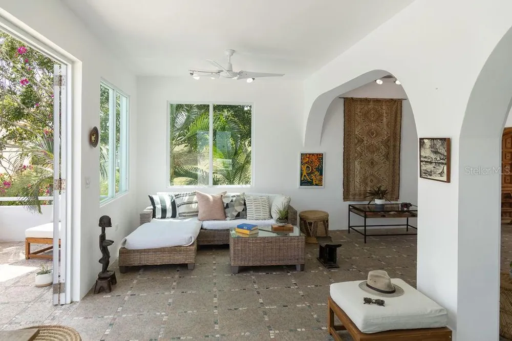 411 BRAVOS DE BOSTON Vieques, PR 00765
