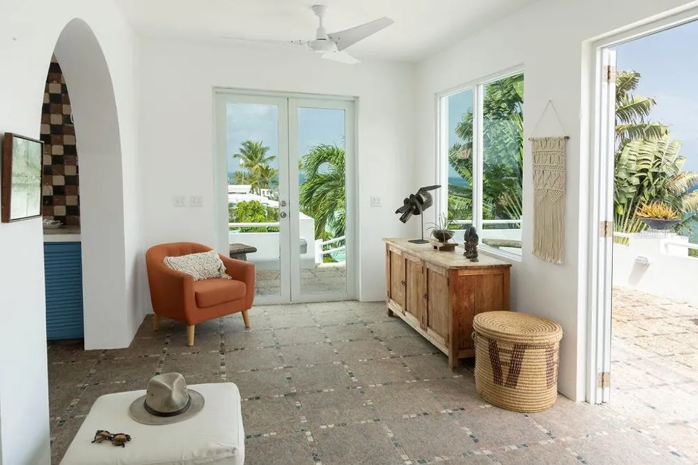 411 BRAVOS DE BOSTON Vieques, PR 00765