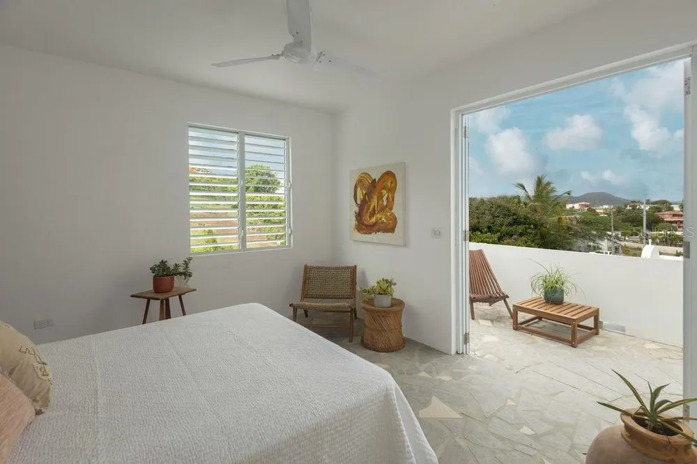 411 BRAVOS DE BOSTON Vieques, PR 00765