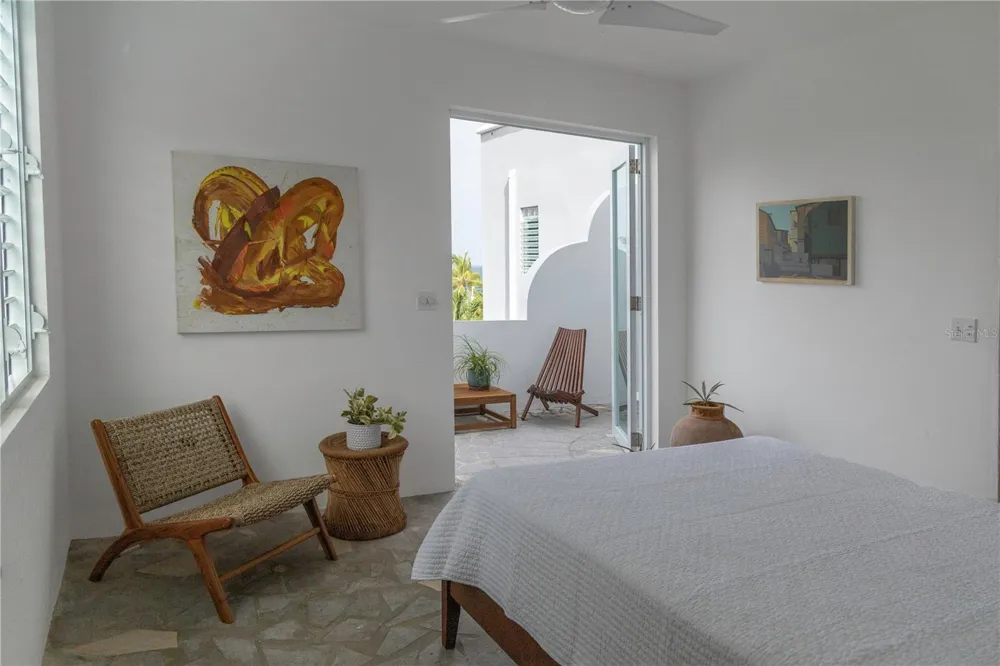 411 BRAVOS DE BOSTON Vieques, PR 00765