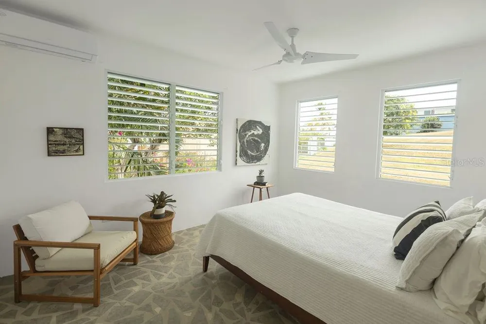 411 BRAVOS DE BOSTON Vieques, PR 00765