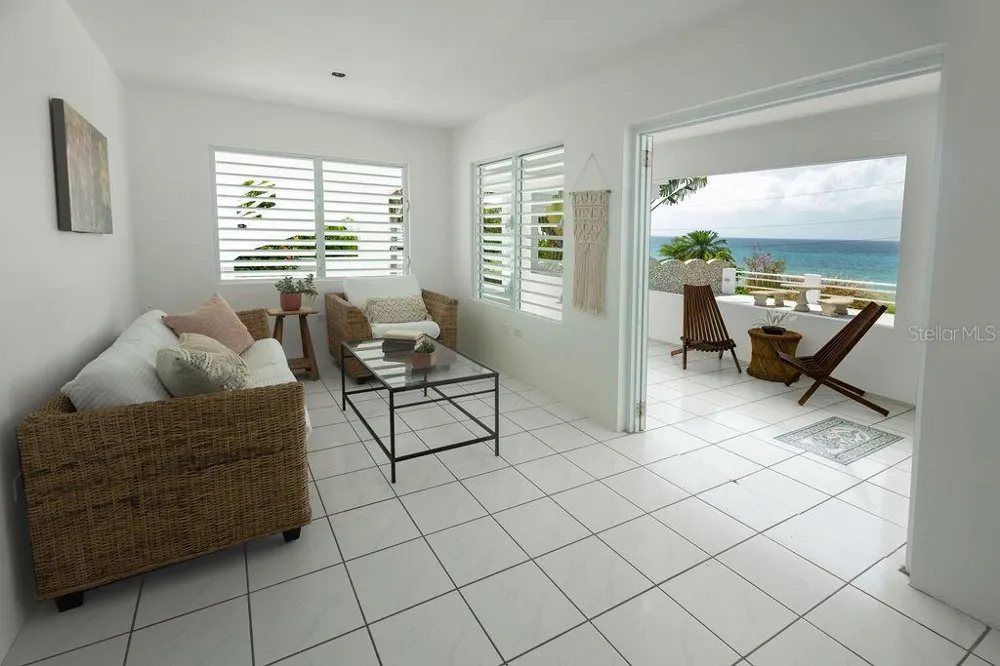 411 BRAVOS DE BOSTON Vieques, PR 00765