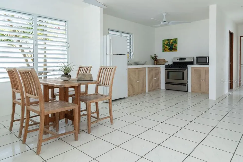 411 BRAVOS DE BOSTON Vieques, PR 00765