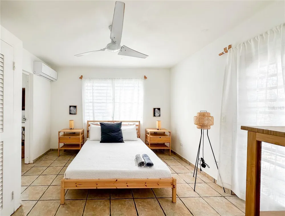 411 BRAVOS DE BOSTON Vieques, PR 00765