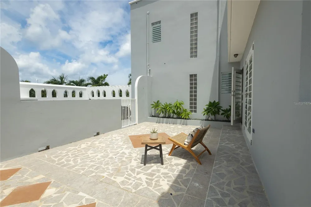 411 BRAVOS DE BOSTON Vieques, PR 00765