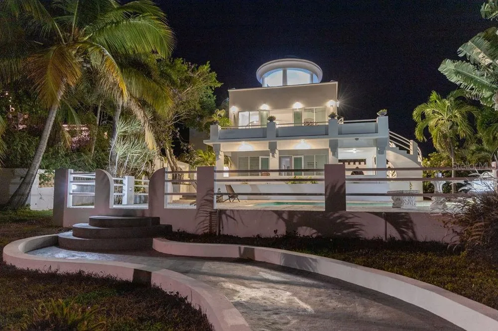 411 BRAVOS DE BOSTON Vieques, PR 00765