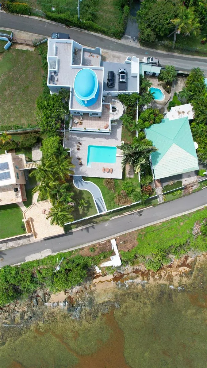 411 BRAVOS DE BOSTON Vieques, PR 00765