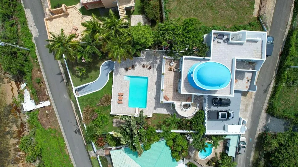 411 BRAVOS DE BOSTON Vieques, PR 00765