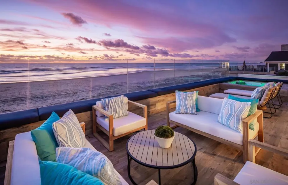 2050 Ocean Front Del Mar, CA 92014