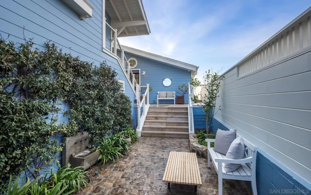 2050 Ocean Front Del Mar, CA 92014