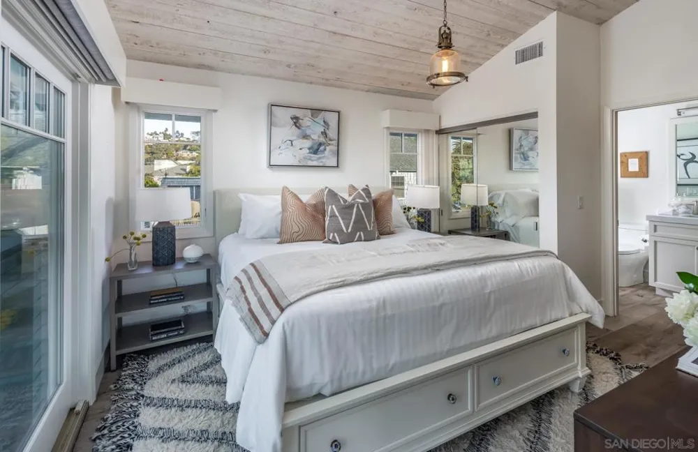 2050 Ocean Front Del Mar, CA 92014