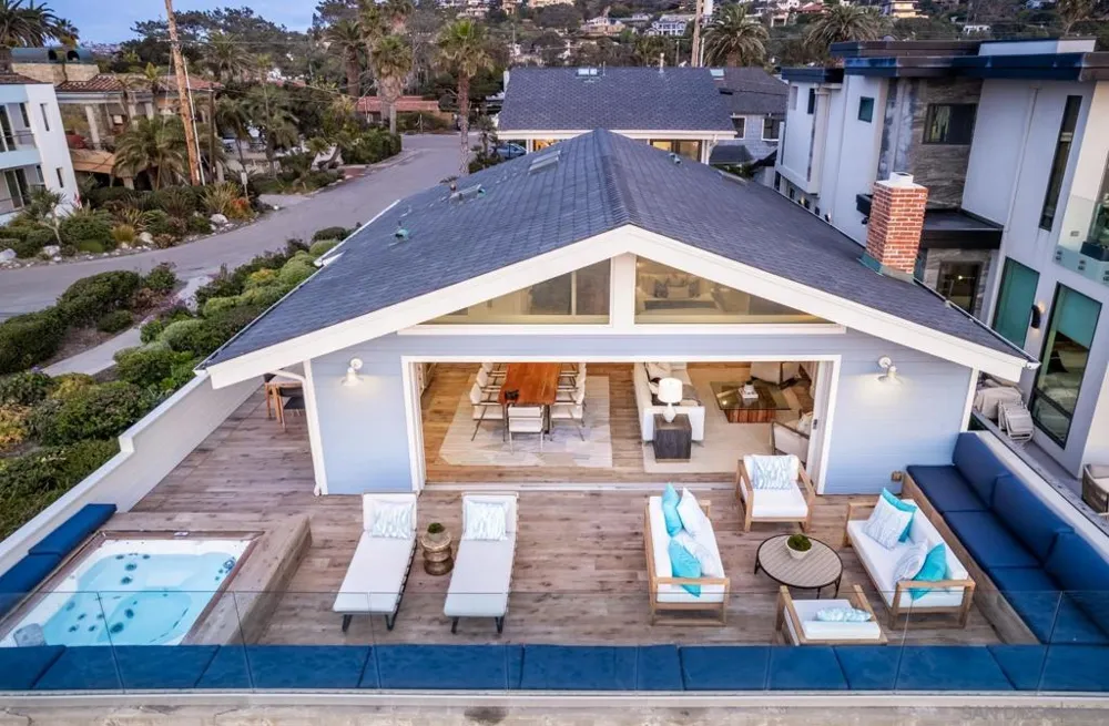2050 Ocean Front Del Mar, CA 92014
