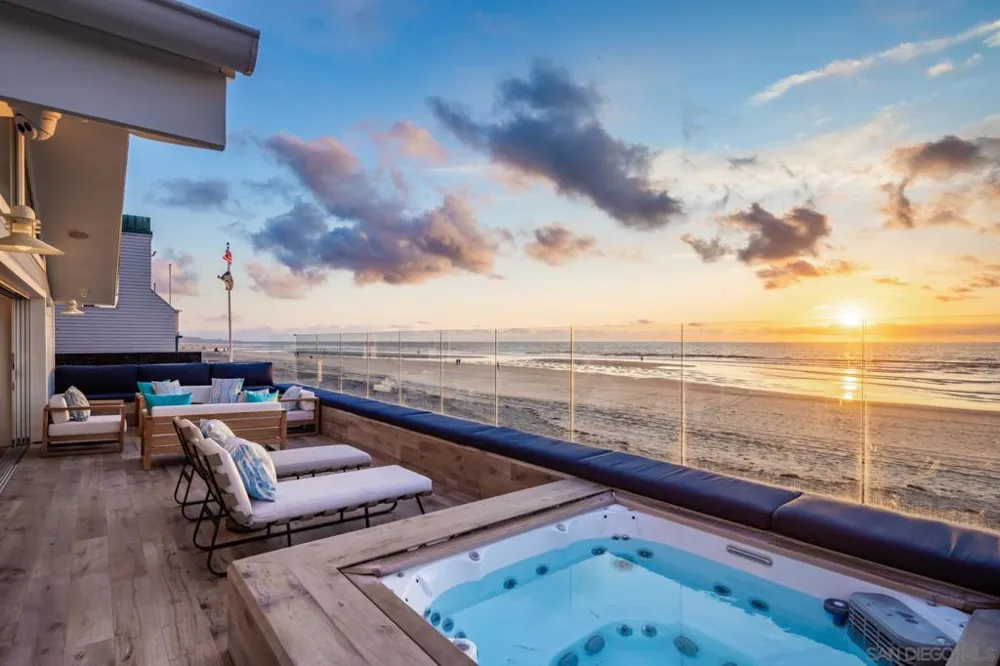 2050 Ocean Front Del Mar, CA 92014