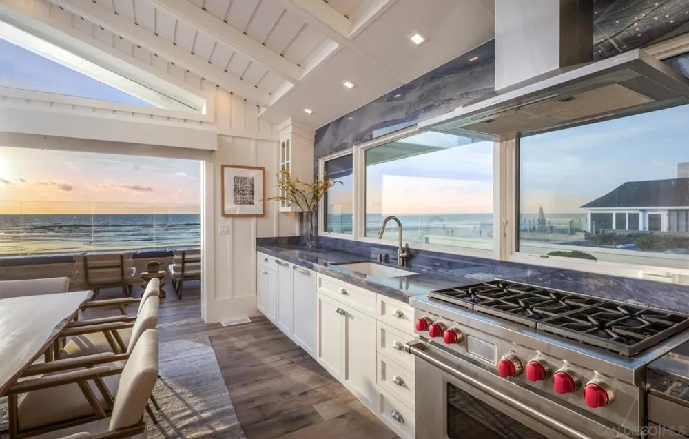 2050 Ocean Front Del Mar, CA 92014