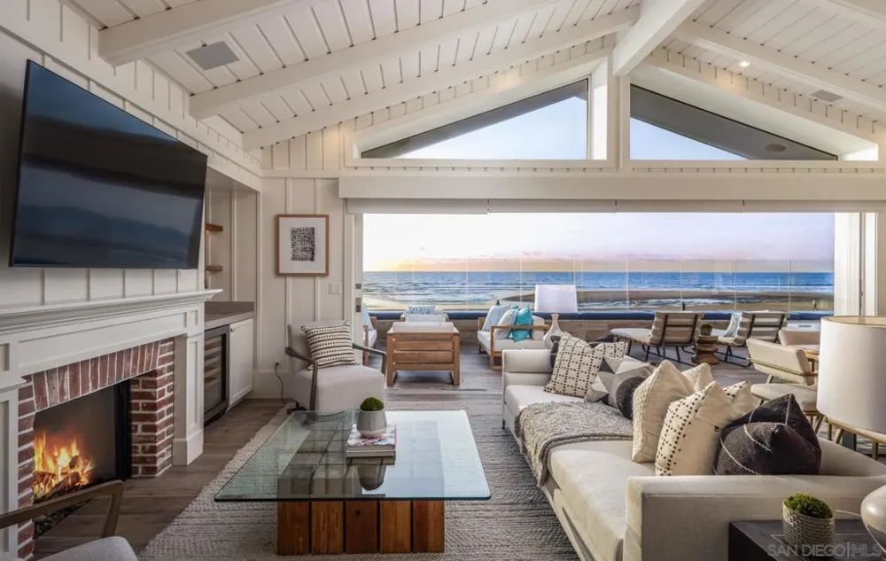 2050 Ocean Front Del Mar, CA 92014