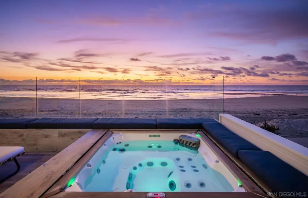 2050 Ocean Front Del Mar, CA 92014