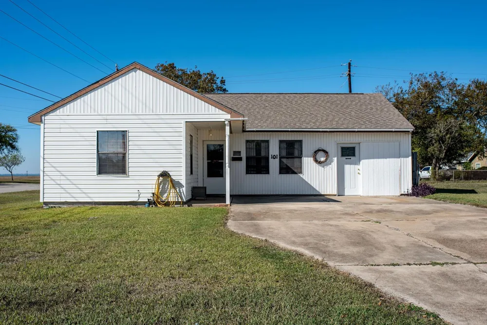 101 Lubbock Street Point Comfort, TX 77979