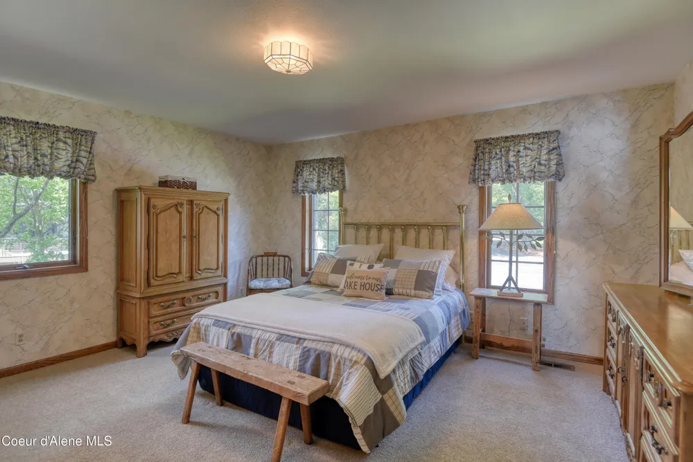 540 Ponder Pt Drive Sandpoint, ID 83864