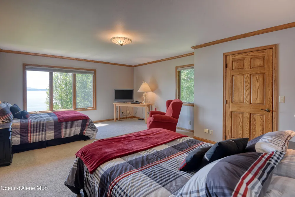 540 Ponder Pt Drive Sandpoint, ID 83864