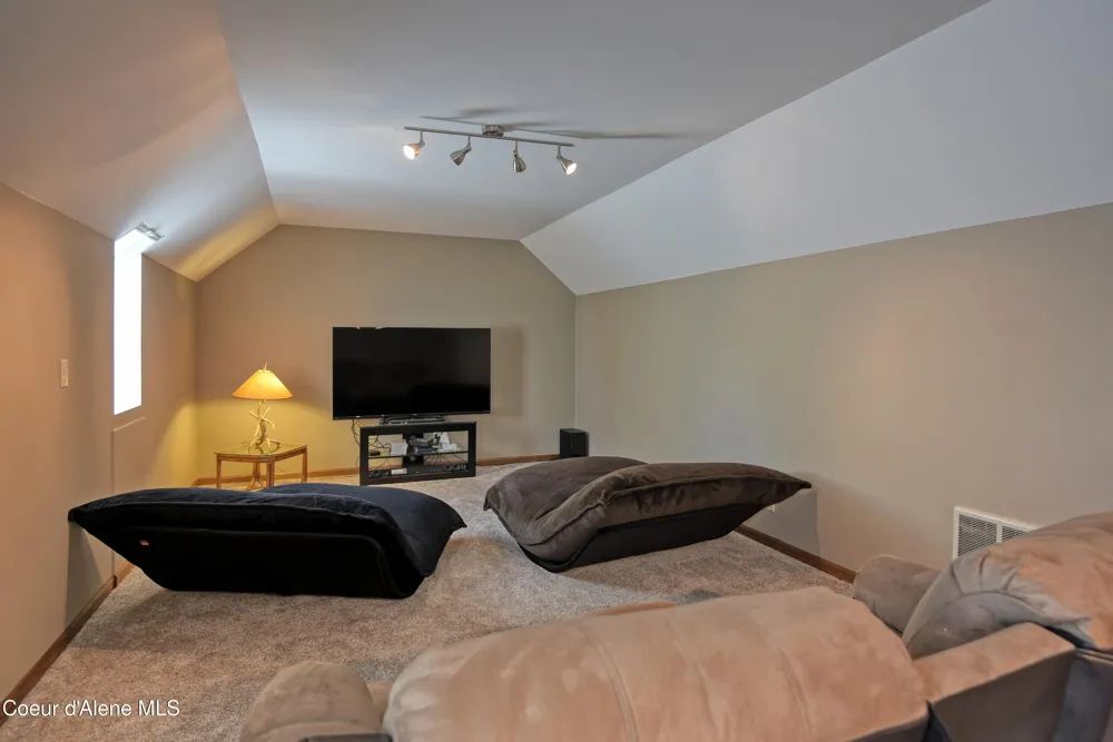 540 Ponder Pt Drive Sandpoint, ID 83864