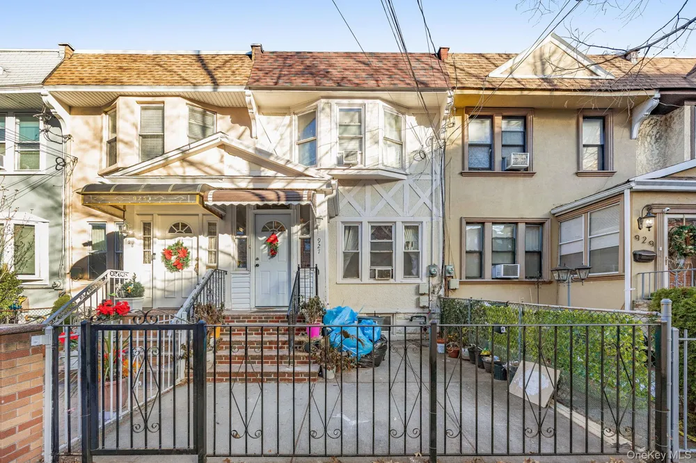 927 E 35th Street Brooklyn, NY 11210