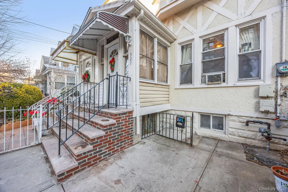 927 E 35th Street Brooklyn, NY 11210