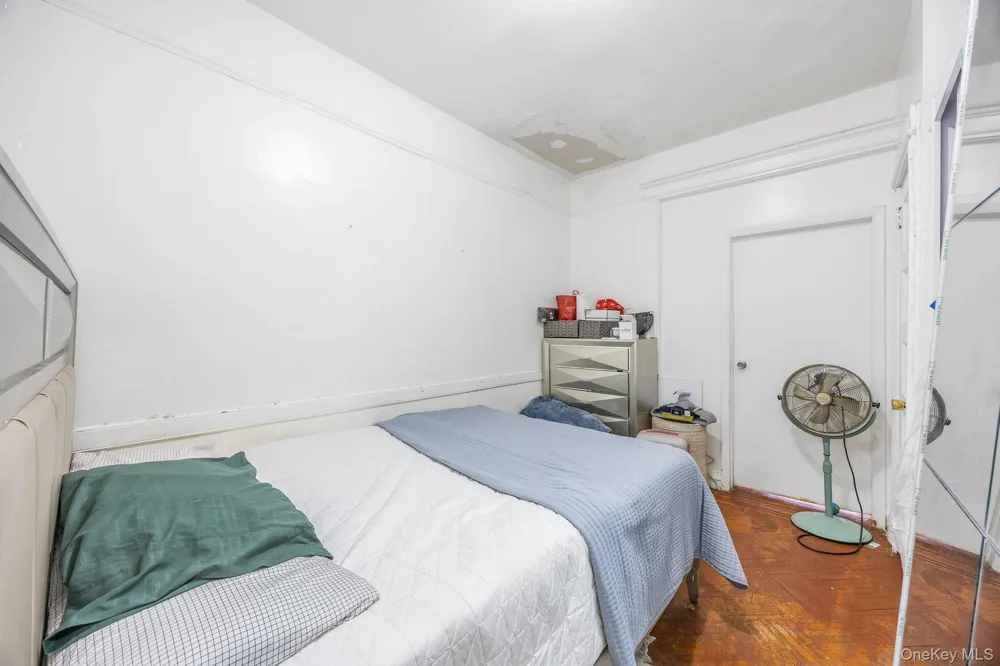 927 E 35th Street Brooklyn, NY 11210