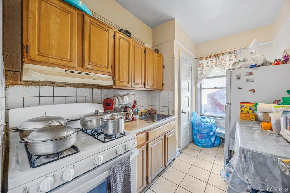 927 E 35th Street Brooklyn, NY 11210