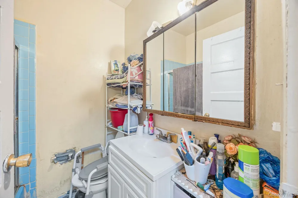 927 E 35th Street Brooklyn, NY 11210