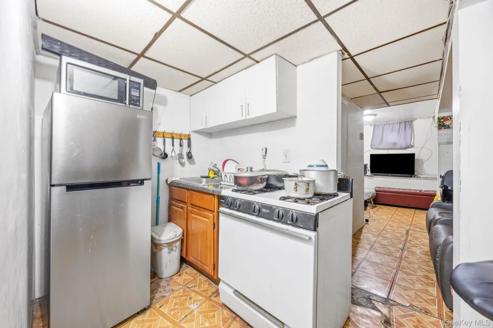 927 E 35th Street Brooklyn, NY 11210