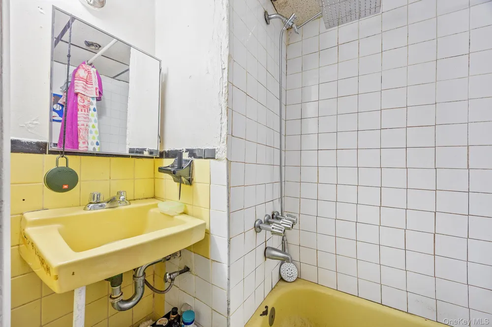 927 E 35th Street Brooklyn, NY 11210
