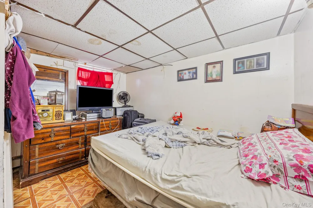 927 E 35th Street Brooklyn, NY 11210