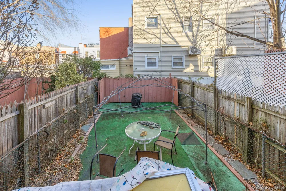 927 E 35th Street Brooklyn, NY 11210