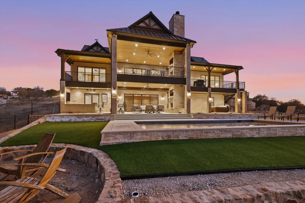 7105 W Hells Gate Drive Strawn, TX 76475