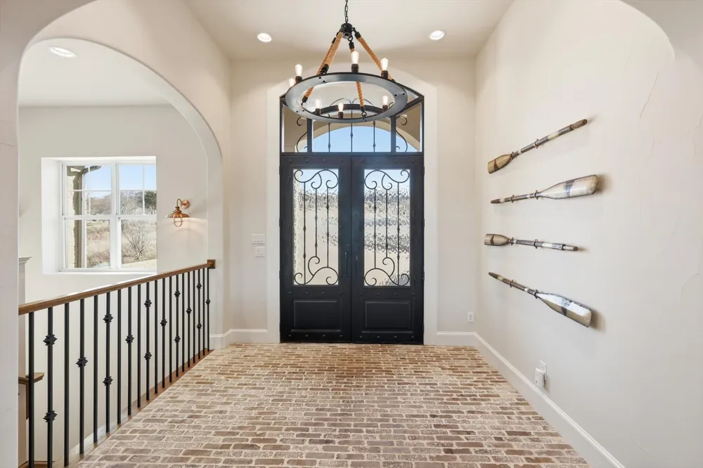 7105 W Hells Gate Drive Strawn, TX 76475